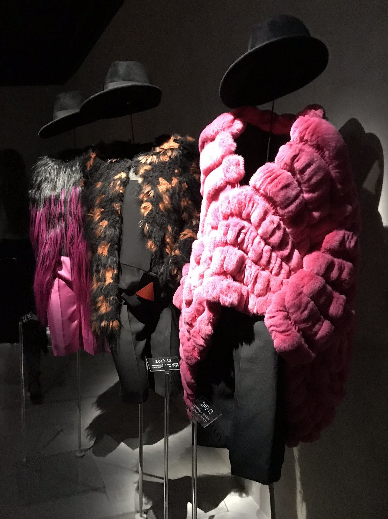 Peças de moda em exposição